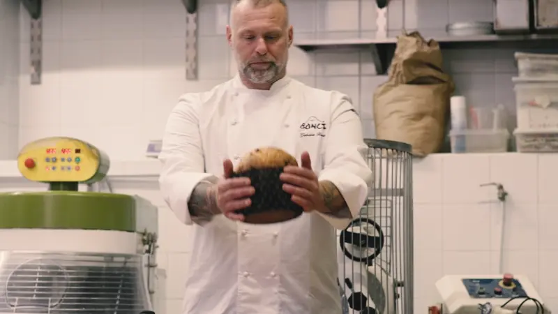 Gabriele Bonci video – behind-the-scenes panettone production in Rome bakery